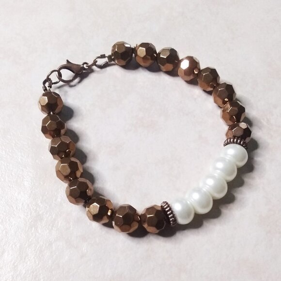 NatureLoversJewelry Jewelry - Copper + Faux Stretch Pearls Bracelet! Upscale Boho Contrasts Feminine Trendy